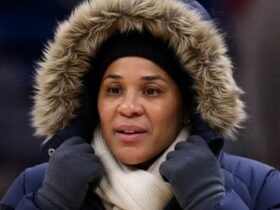 Dawn Staley Age, Life Story, and Inspirational Basketball Journey