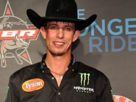 how old is jb mauney